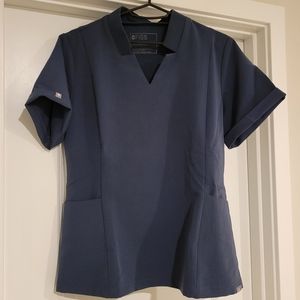 Inala Slim scrub top in medium